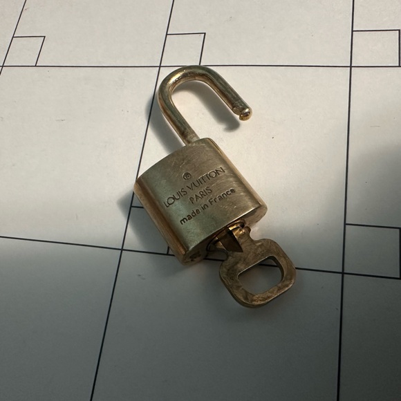 Louis Vuitton Lock & Key #318 - Picture 3 of 4